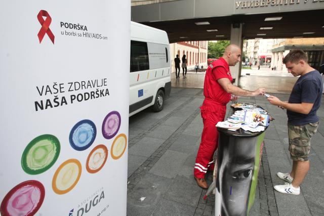 Obeležen Dan sećanja na preminule od side